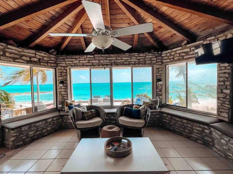 Photo of Livingroom in Tar Bay