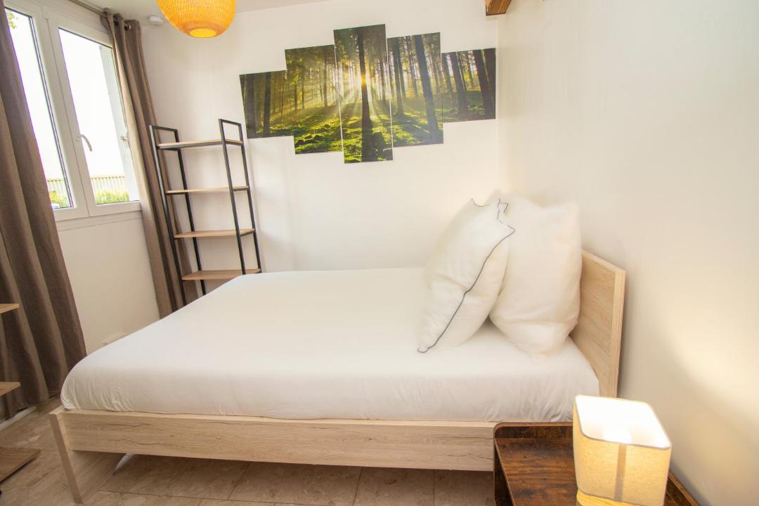 Photo of Bedroom in Le Plessis-Robinson