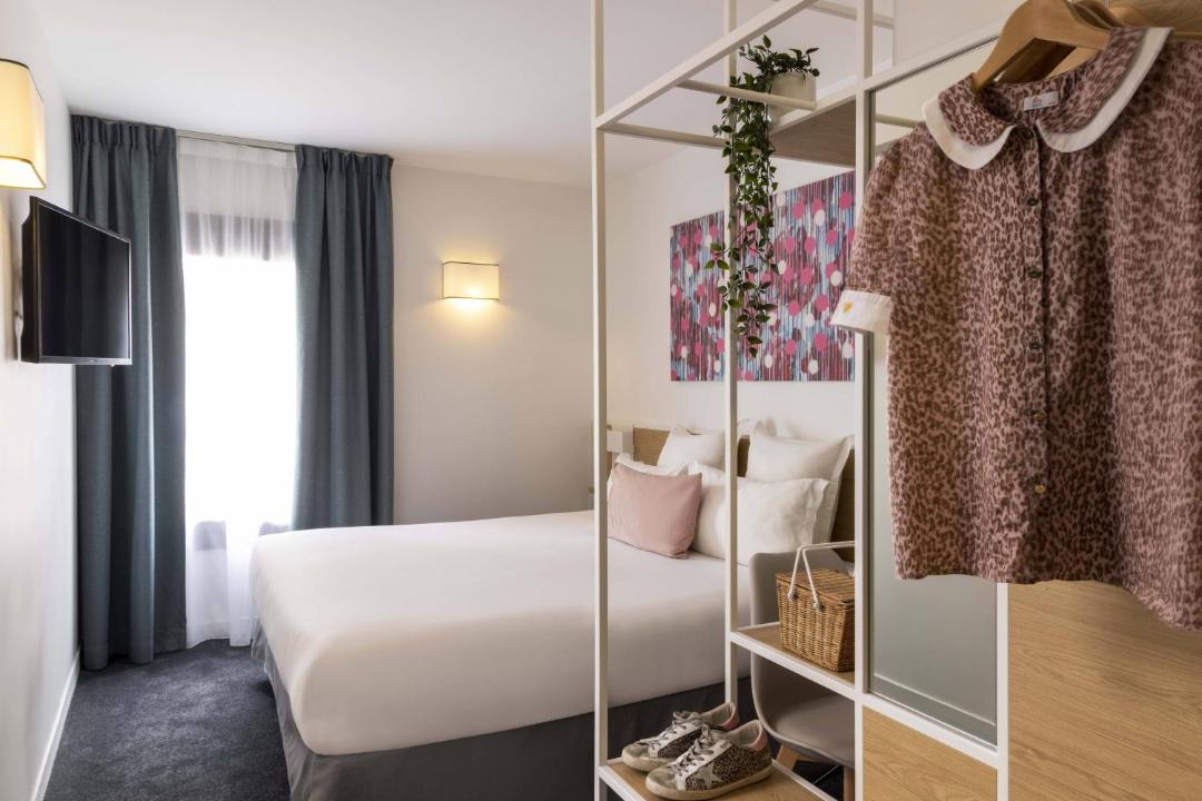 Photo of Bedroom in Hopital Saint-Louis