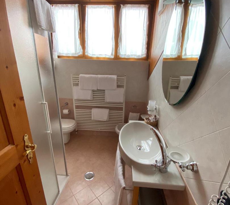 Photo of Bathroom in Livinallongo del Col di Lana