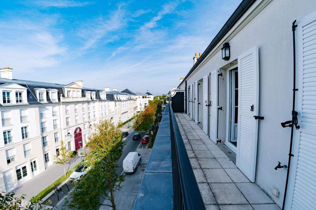 Photo of Buildings in Serris