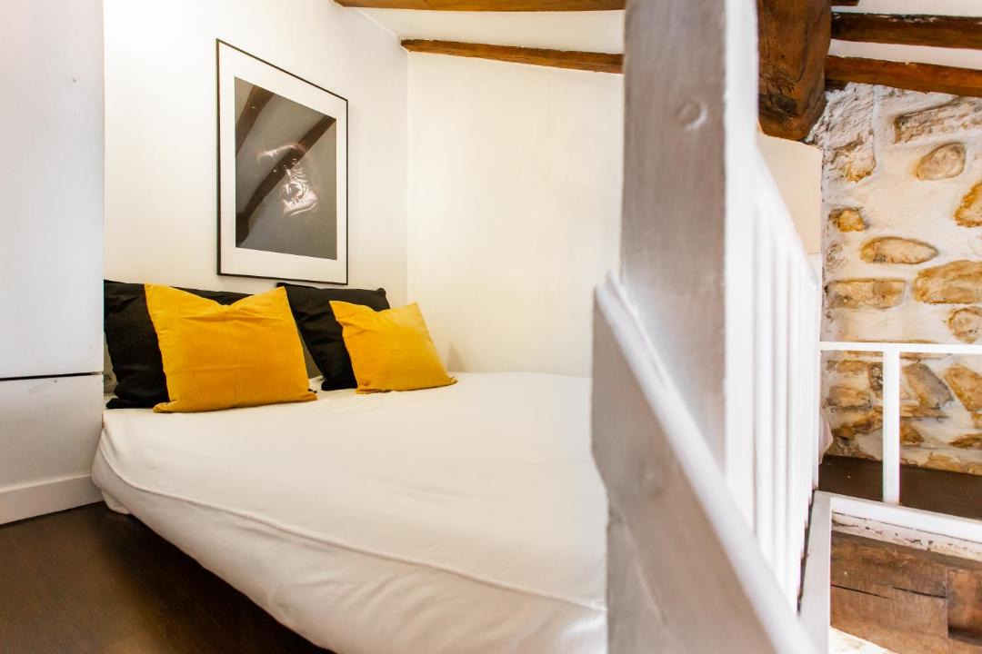 Photo of Bedroom in 9th Arrondissement