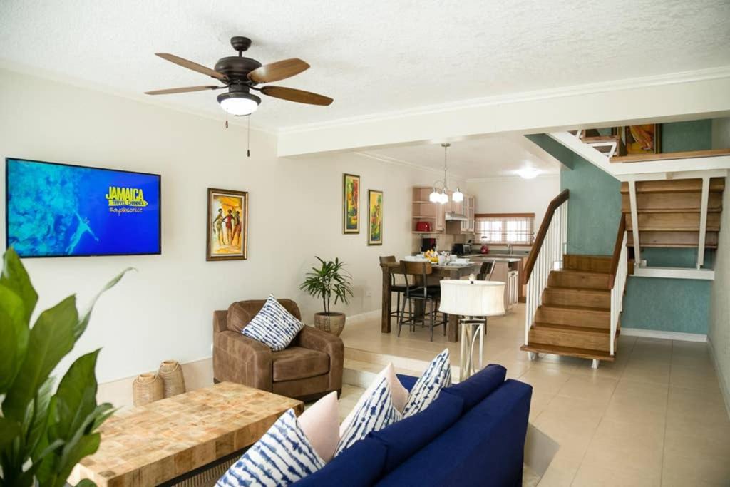 Photo of Livingroom in Kingston