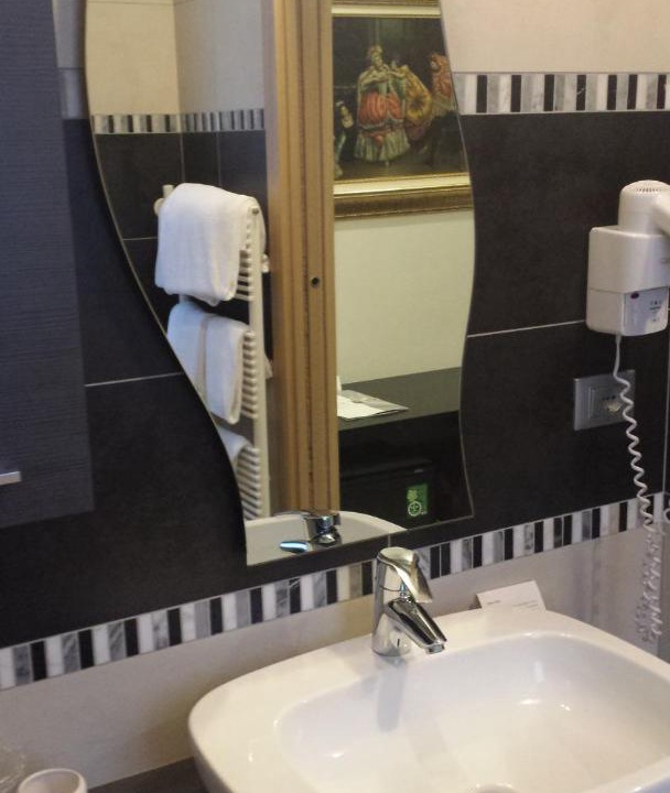 Photo of Bathroom in Ovest