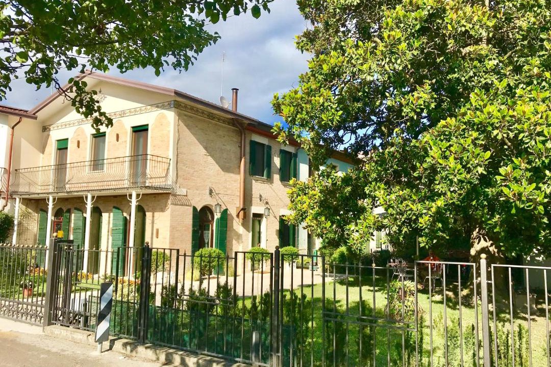Photo of Others in Mirano