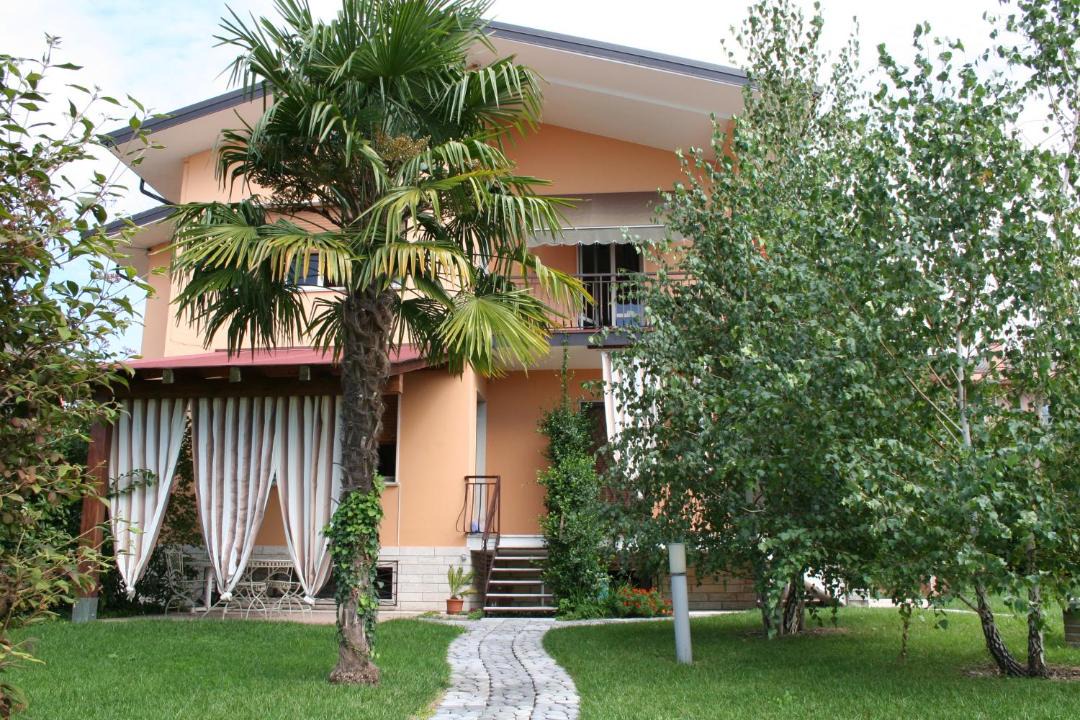Photo of Buildings in Montioni