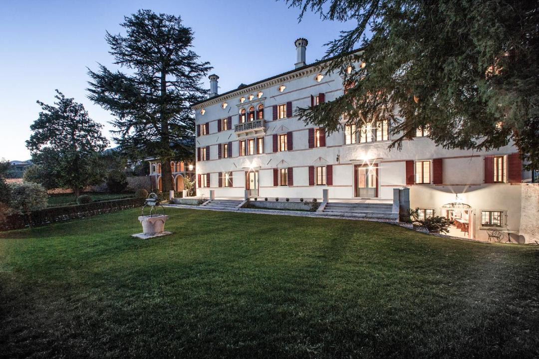 Photo of Buildings in Caniezza