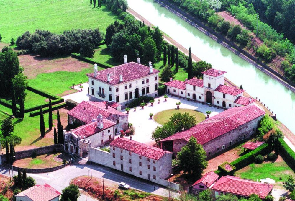 Photo of Buildings in Ovest