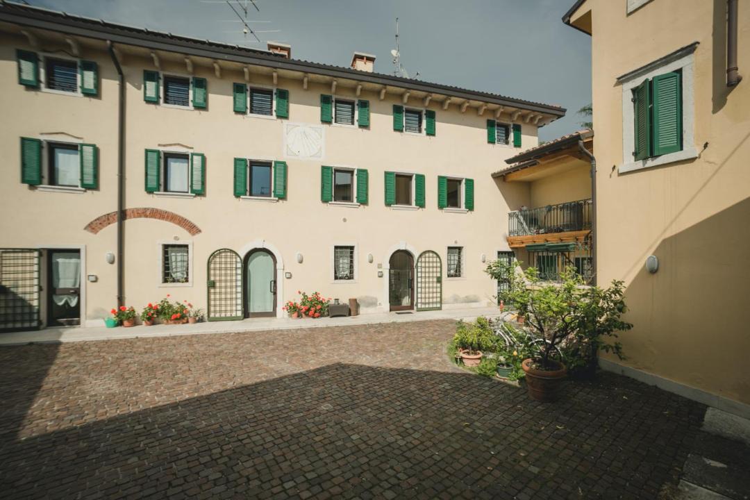 Photo of Buildings in Domegliara