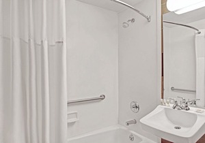 Days Inn by Wyndham Brooklyn