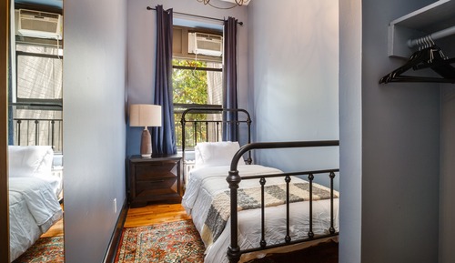 City Single Room (Shared Bathroom)