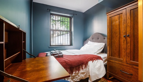 City Double Room (Shared Bathroom)