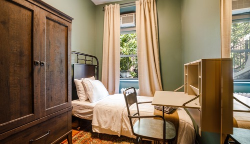 City Single Room (Shared Bathroom)