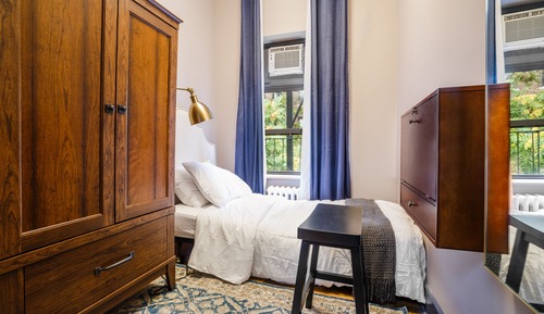 City Single Room (Shared Bathroom)