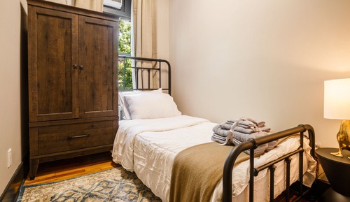 City Single Room (Shared Bathroom)