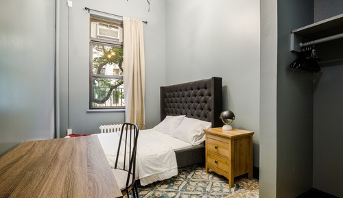 City Double Room (Shared Bathroom)