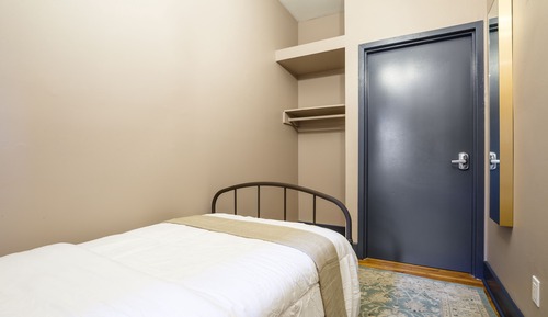 City Single Room (Shared Bathroom)