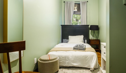 City Double Room (Shared Bathroom)