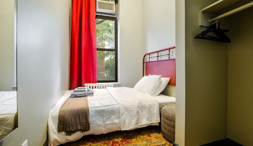 City Double Room (Shared Bathroom)