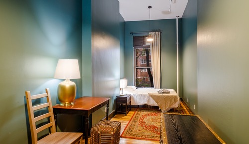 City Studio (Shared Bathroom)