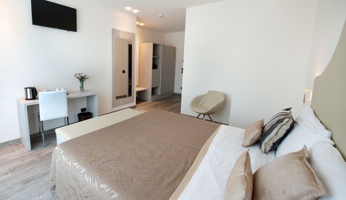 Junior Suite, Lake View (Double)
