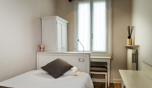 Single Room, Annex Building