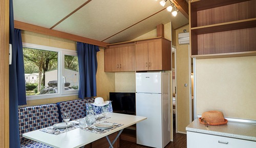 Comfort Mobile Home, 2 Bedrooms, Poolside