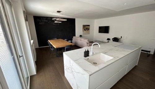 Three-Bedroom Deluxe Apartment