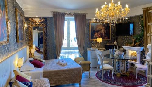 Deluxe Queen Suite