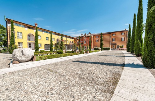 Castel d'Azzano Hotel | Hotel Villa Malaspina