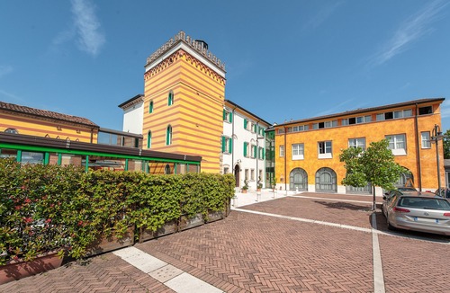 Castel d'Azzano Hotel | Hotel Villa Malaspina