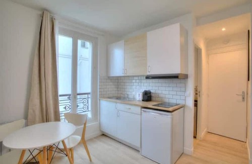 Quartier de la Goutte-d'Or Apartment | Élégance et Confort au Cœur du 18e