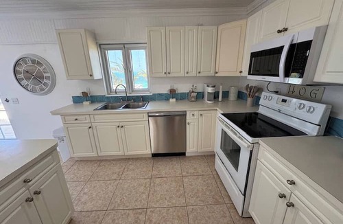 Cooper's Town House | Waterfront Abaco Beach House - Private 5Bedroom 3Bath, 15 min from Treasure Cay