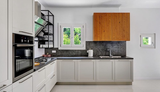 Villa Fasoli with Private Park, Wi-Fi, and Air Conditioning