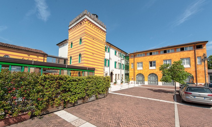 Castel d'Azzano Hotel | Hotel Villa Malaspina